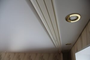 Гардина от потолка — стильно и аккуратно!