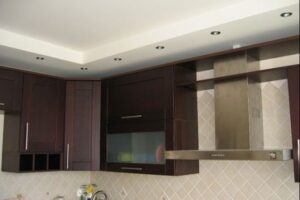 Можно ли на кухне отделать потолок гипсокартоном?