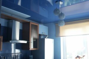 Выбор натяжного потолка для кухни