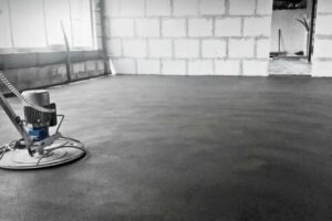 Стоимость полусухой стяжки пола: факторы, влияющие на цену и советы по выбору